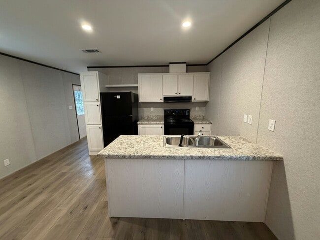 Building Photo - 204 Lakeside Garden Cir