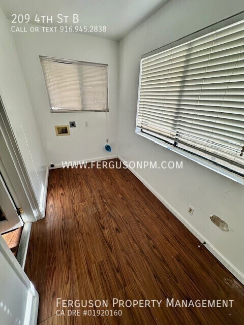 Building Photo - 209 4th St