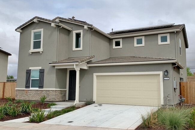 Primary Photo - 4 Bedroom Home in Hollister