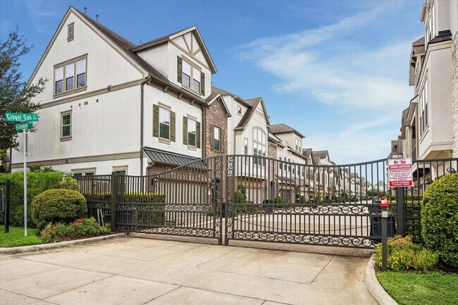 Building Photo - 8304 Hillendahl Blvd