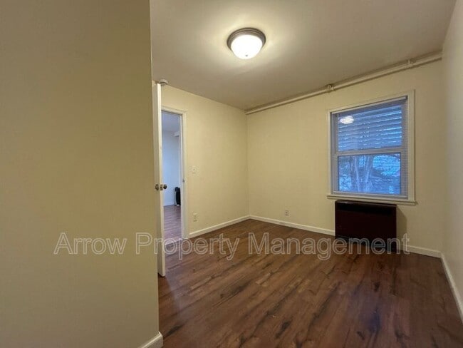 Building Photo - 411 7th St