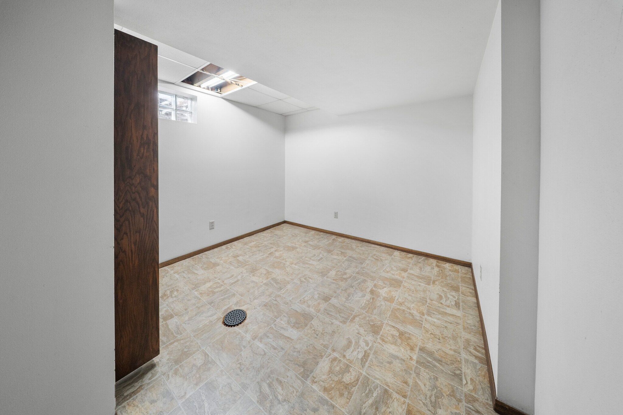 Lower level office / bonus room - 2405 W 28th St