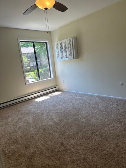 Building Photo - 167 Amberly Dr