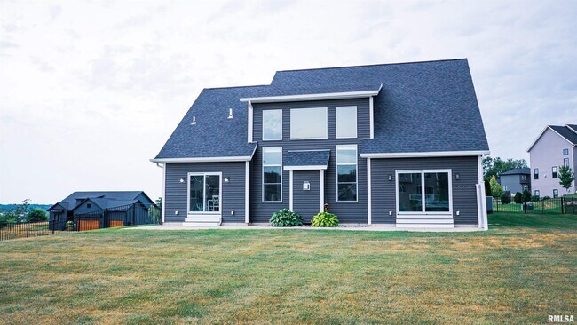 Building Photo - 285 Madison Dr