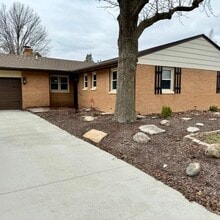 Building Photo - 2103 Plymouth Dr