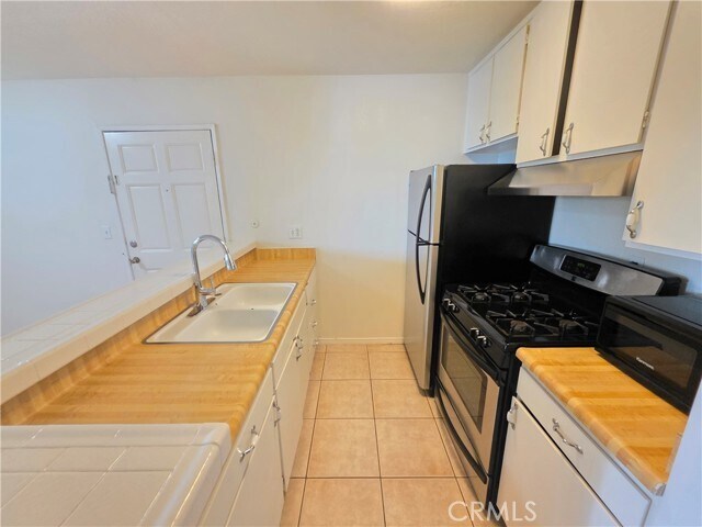 Building Photo - 18645 Hatteras St