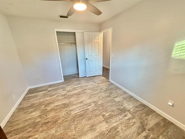 Building Photo - 653 Sherwood Dr