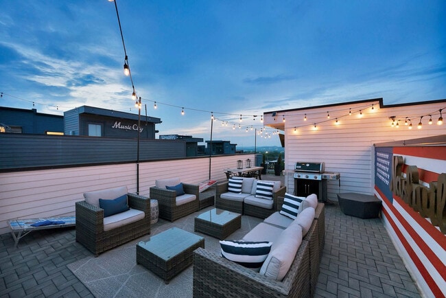 Building Photo - 2716 Delaware Ave