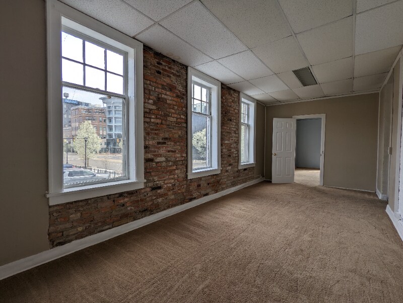 Building Photo - 346 S Rose St