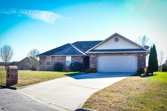 Building Photo - 505 Falcon Heights
