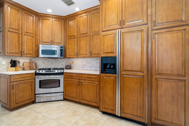 Building Photo - 44825 Guadalupe Dr