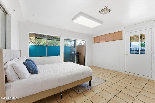 Building Photo - 516 N Hobson Plaza