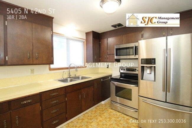 Building Photo - 5405 N 42nd St