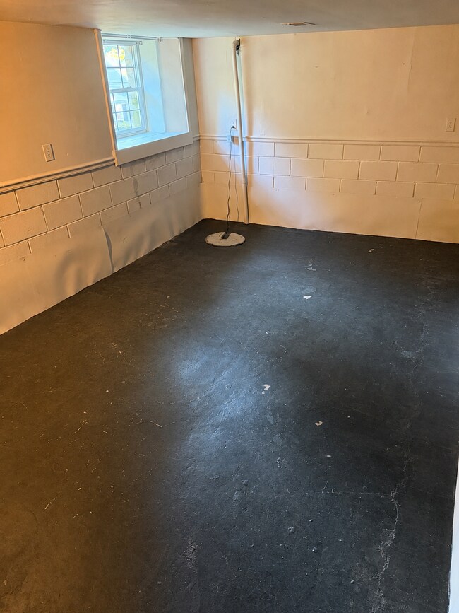 Building Photo - 218 Glass Ave