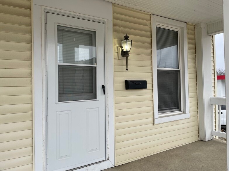 Building Photo - 633 S 16th St