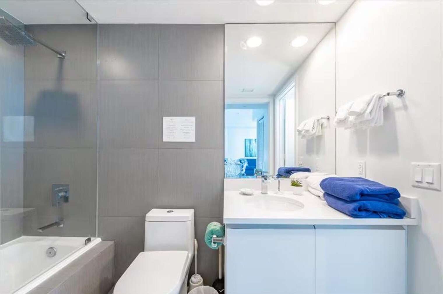 Building Photo - 6551 Collins Ave