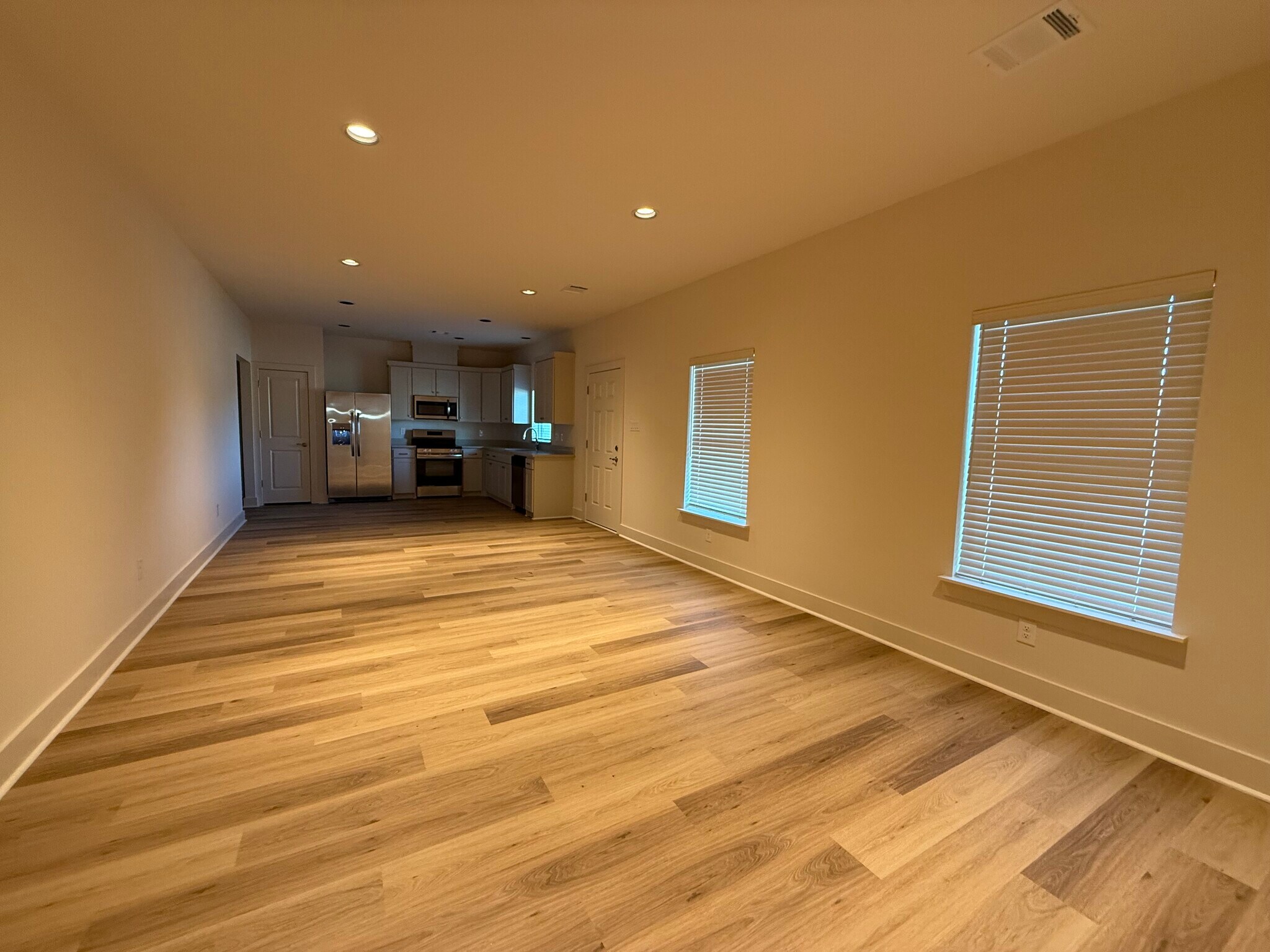 Building Photo - 104 Kirkland St