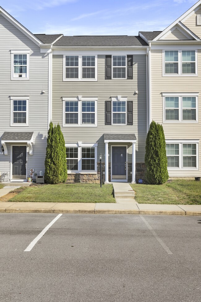 Building Photo - 18 Chillingham Ct