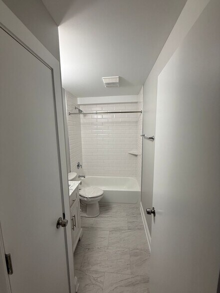 Building Photo - 744 W Gordon Ter