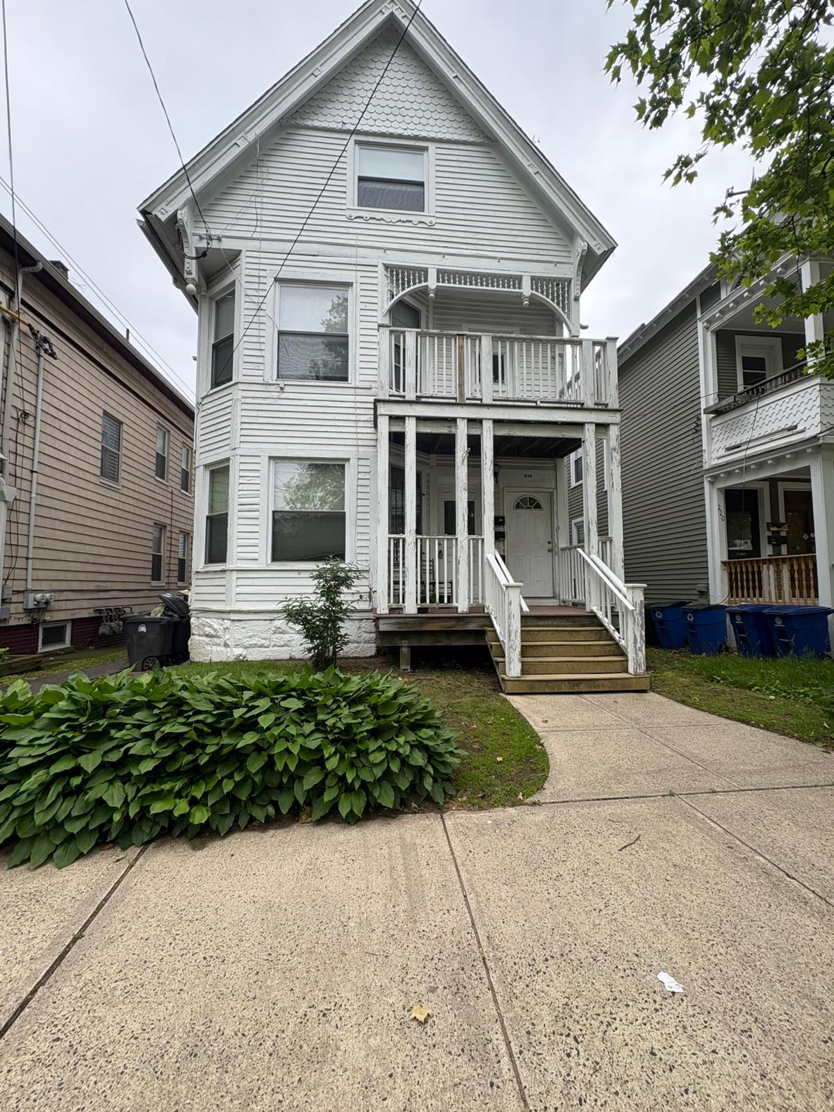 Building Photo - 216 Mansfield St