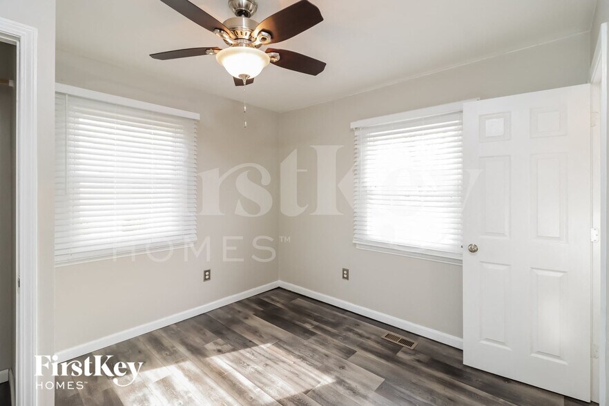 Building Photo - 958 Sheffield Dr