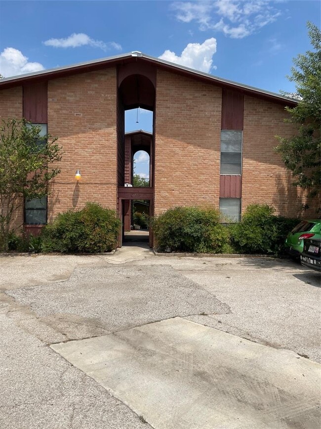 Primary Photo - 2222 Mission Hill Dr