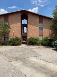 Building Photo - 2222 Mission Hill Dr
