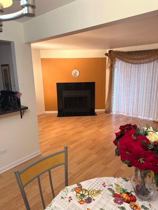 Building Photo - 456 E Spruce Dr