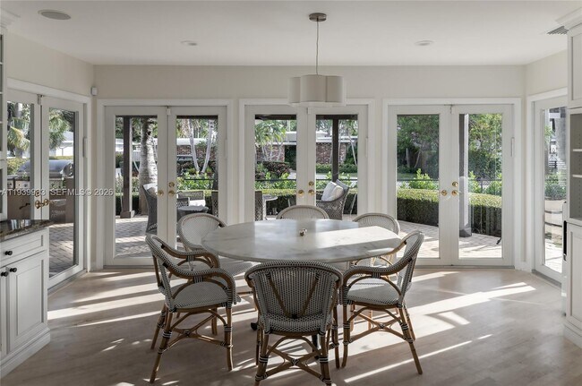 Building Photo - 950 S Southlake Dr