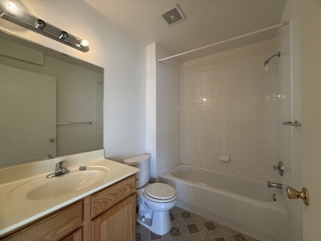 Building Photo - 6211 Meadow Haven Ln