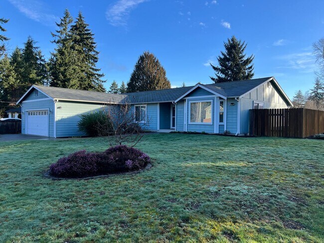 Building Photo - Price Drop to 3250!-Exceptional 2200 sq ft Three Bedroom 2 Bath Rambler in Fed Way - with A/C