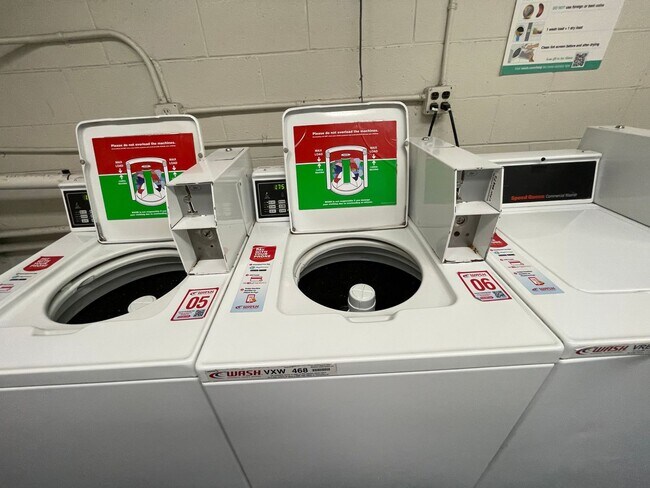 Building Photo - 2 Bedroom, 2 Bathroom w/ AC & INCLUDES ELECTRICITY Available Now!