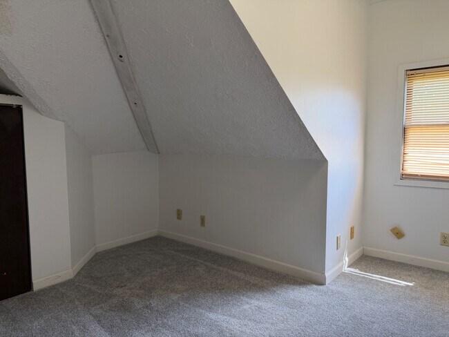 Building Photo - 229 W Allen St