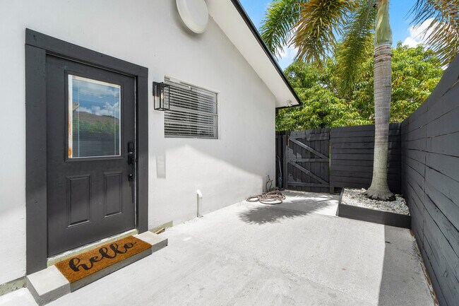 Building Photo - 43 W Plumosa Ln