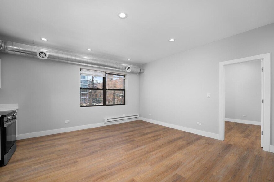 Primary Photo - 1219 W Devon Ave
