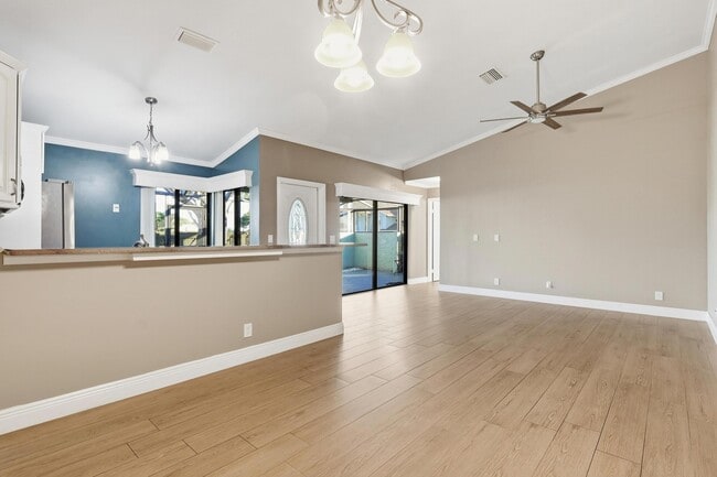 Building Photo - 5694 Northpointe Ln