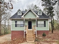 Building Photo - 3 Bed, 2 Bath Home with Garage / Pet-Friendly / Vouchers Accepted / Available Now!