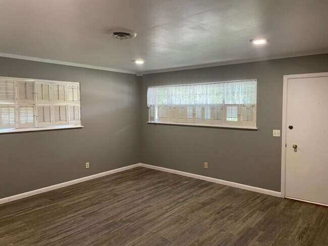 Building Photo - Remodeled Anderson Island Home