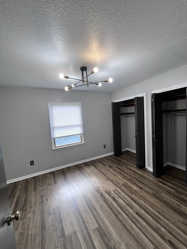 Building Photo - 213 Elas Ct