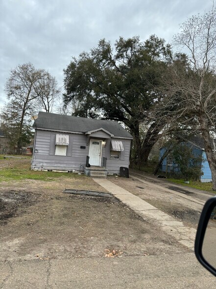 Primary Photo - 5223 Bradley St