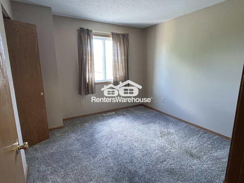 Building Photo - 15870 Griffon Path