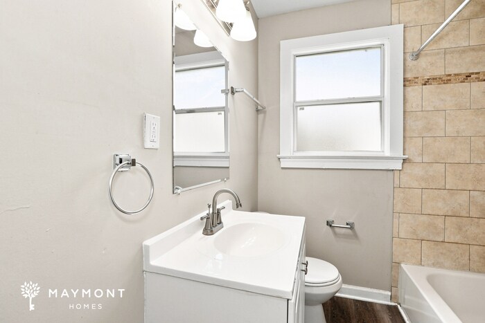 Building Photo - 342 E 45th St