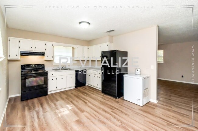 Building Photo - 3 Bedroom Bungalow in Mobile