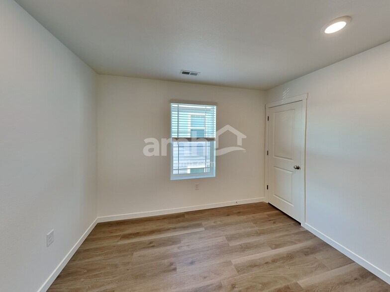 Building Photo - 26107 E Calhoun Pl