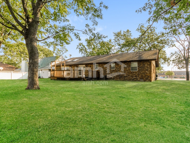 Building Photo - 380 Comet Dr