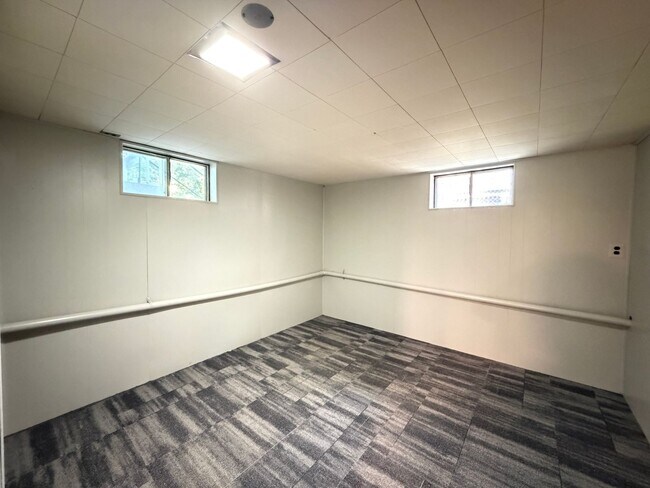 Building Photo - The 3 Bedroom In St. Matthews You've Been Looking For!