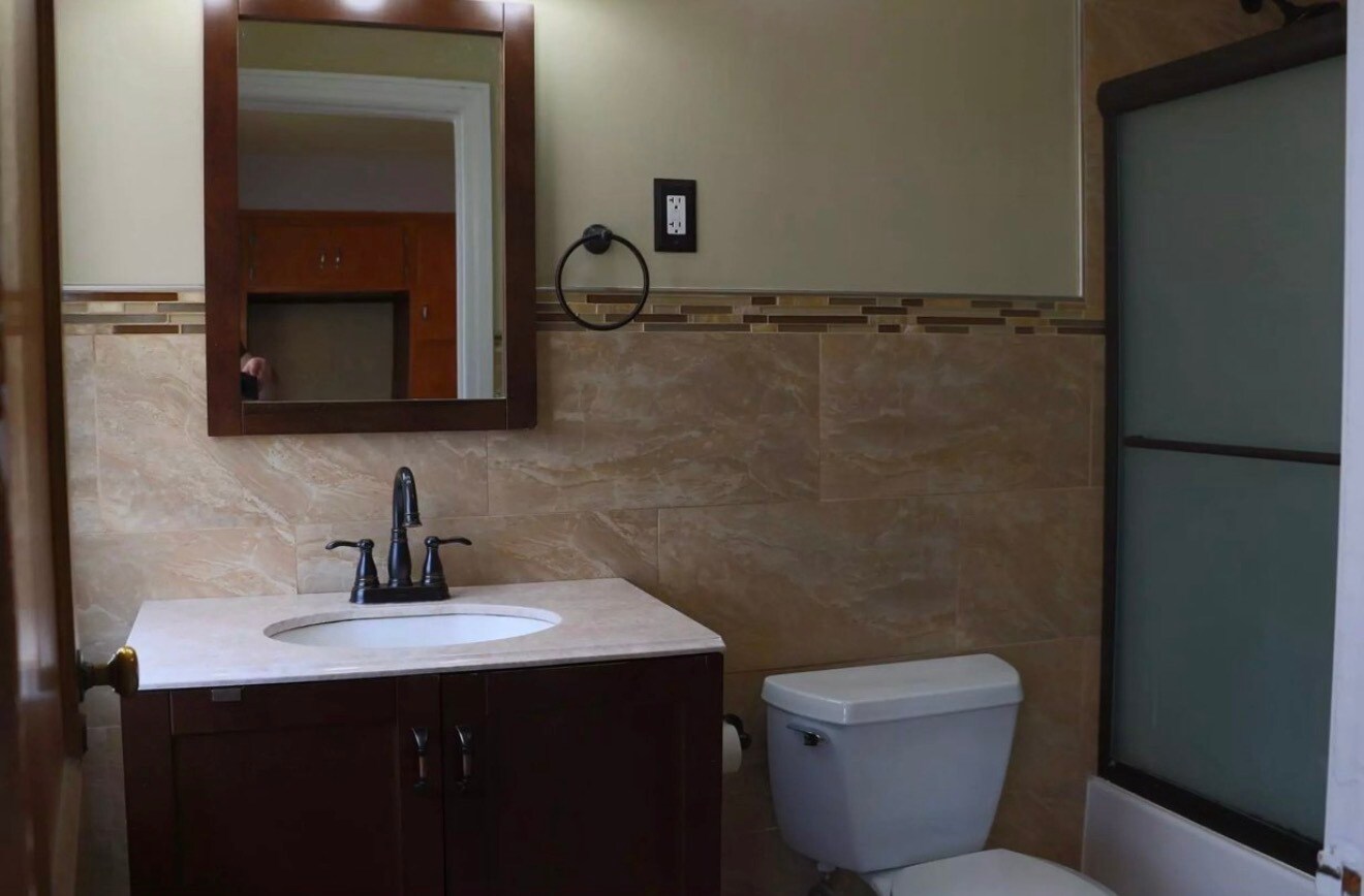 Building Photo - 454 N 7th St