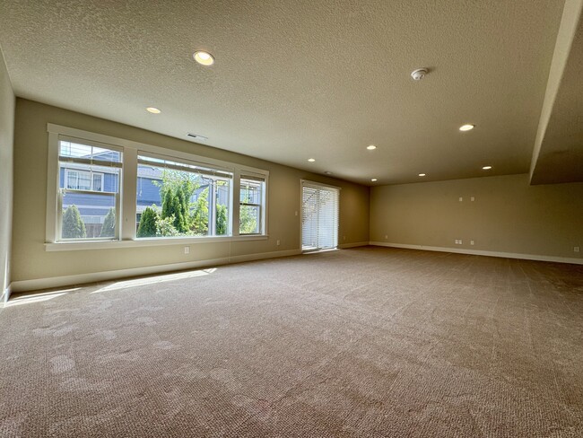 Building Photo - 16858 SW Larkspring Ln