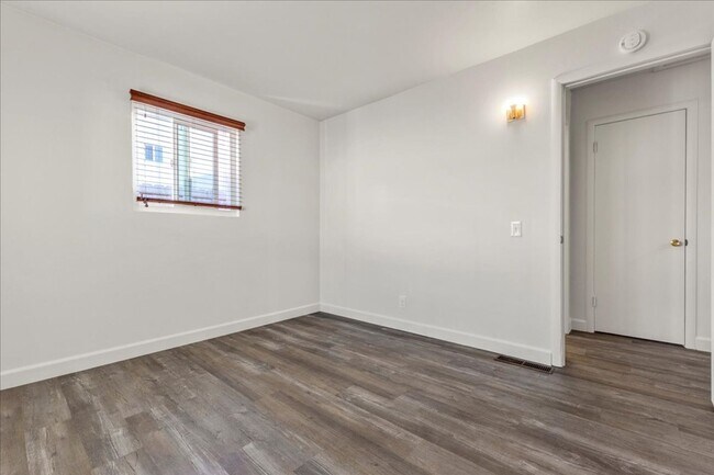 Building Photo - Upper Seaside 3 Bedroom / 1.5 Bath with Ocean Views