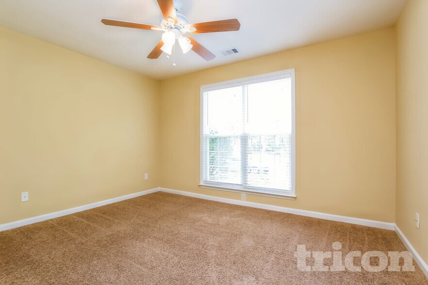 Building Photo - 6610 Waveland Dr